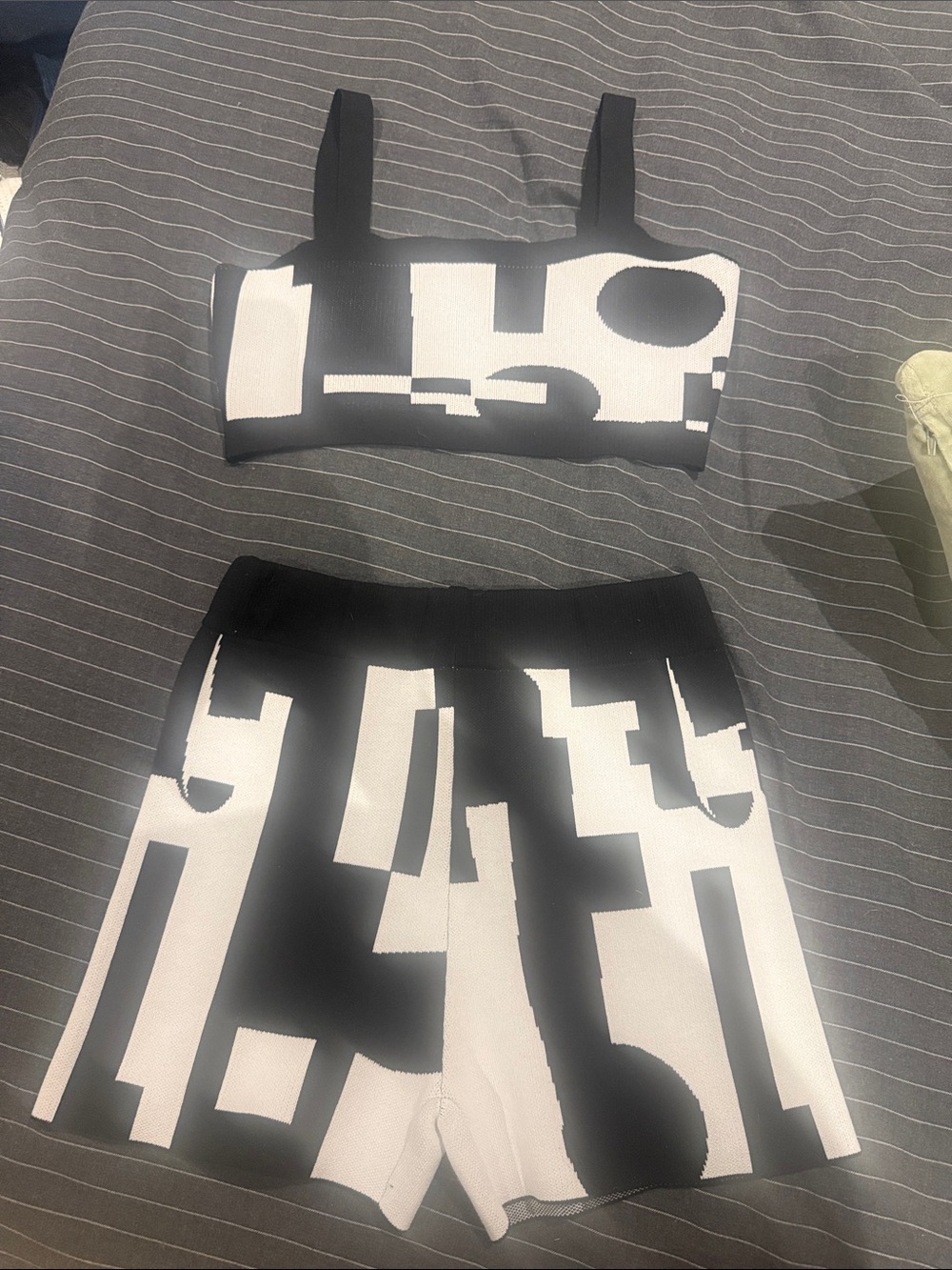 Black & White Geometric Knit Skirt - Women's